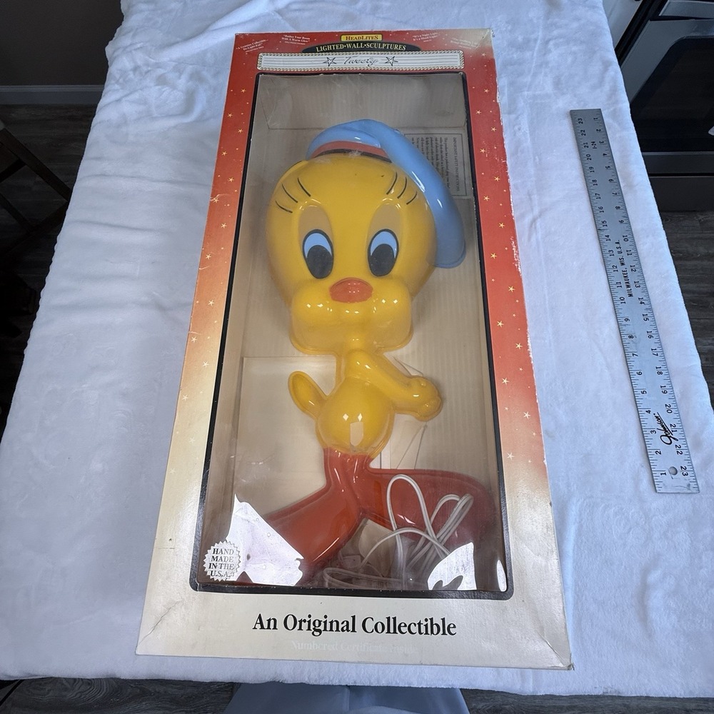 Vintage 1992 Headlites Tweety Bird Lighted‎ Wall Sculpture Lamp Looney Tunes Box